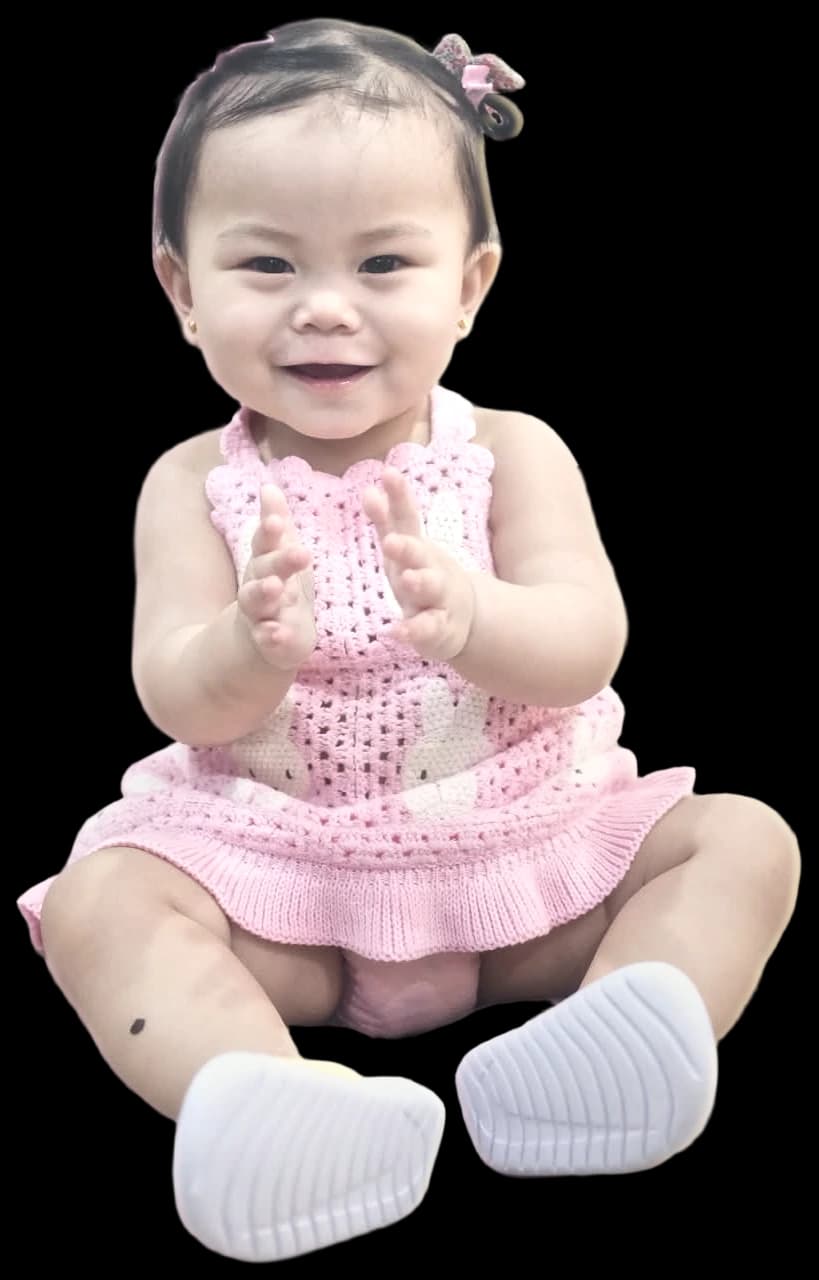Lili grinning, hands open mid-clap